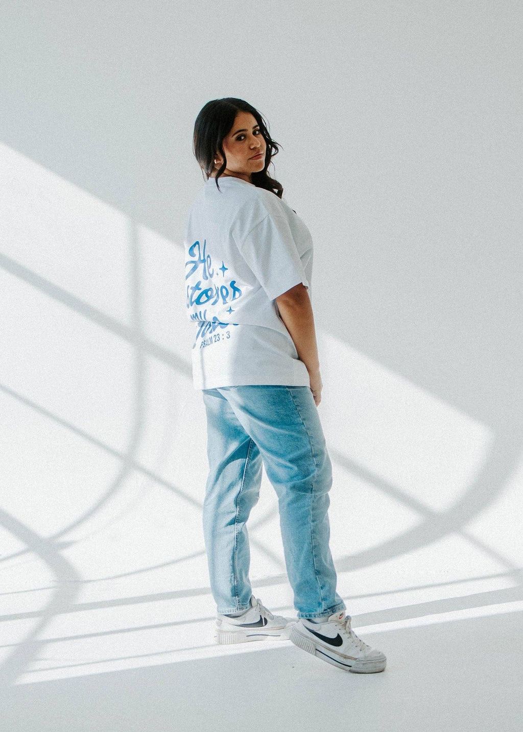 HE RESTORES MY SOUL TEE IN WHITE: XL